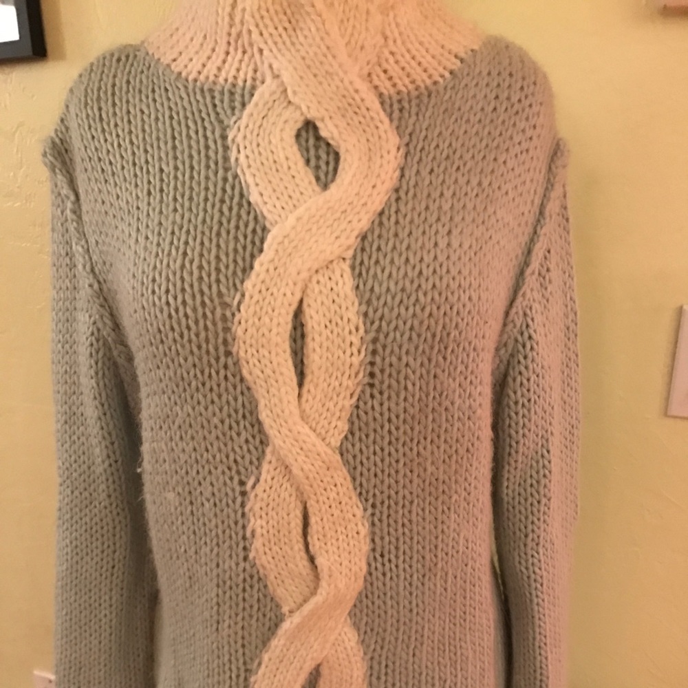 Gorgeous Laurie B. Ice Blue Sweater